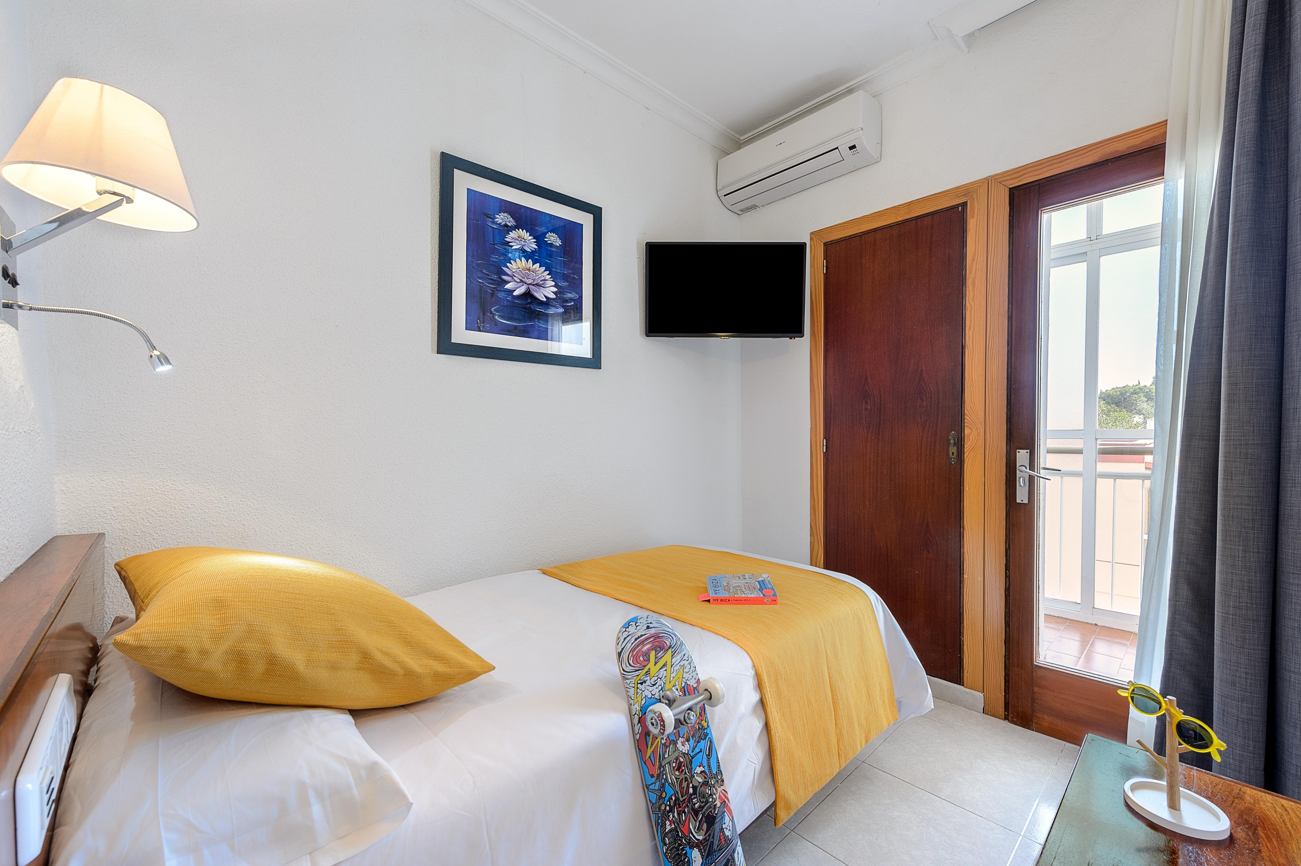 Aparthotel Vibra Bay San Antonio  Exterior photo